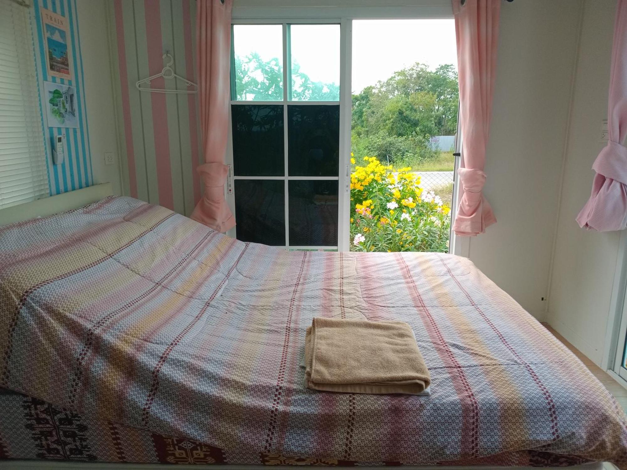 บ้านพักตากอากาศขนาดเล็ก ห่างชายหาดบางเก่า 800 เมตร #cottage Apartment *