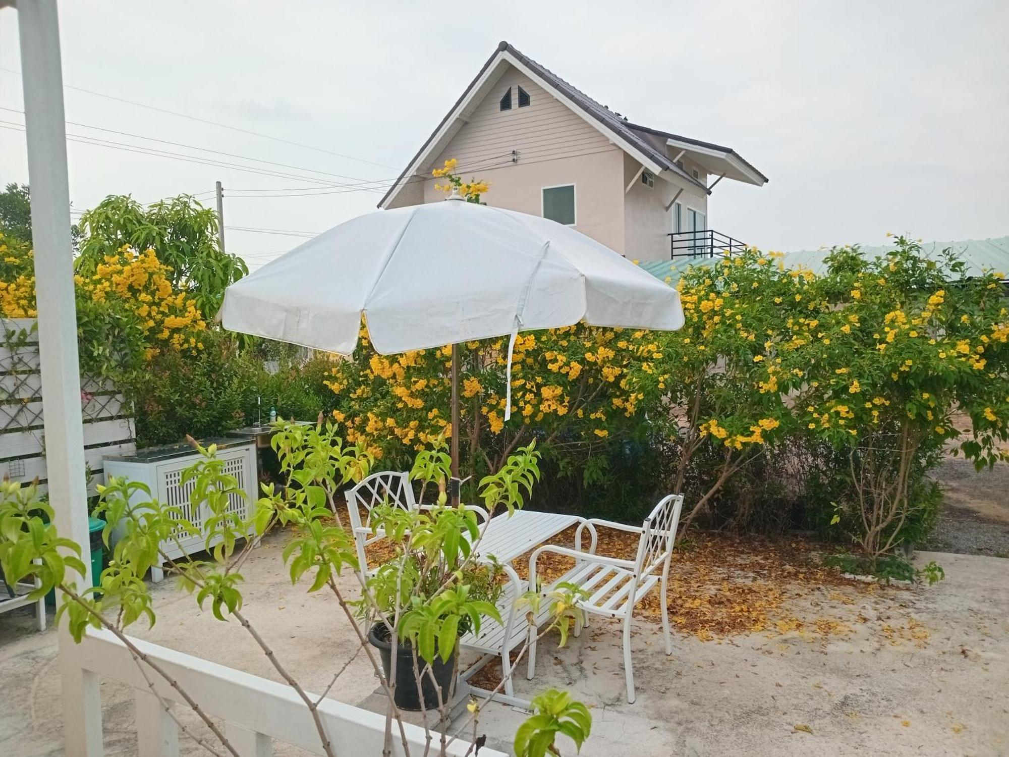 บ้านพักตากอากาศขนาดเล็ก ห่างชายหาดบางเก่า 800 เมตร #cottage Ban Bo Yai