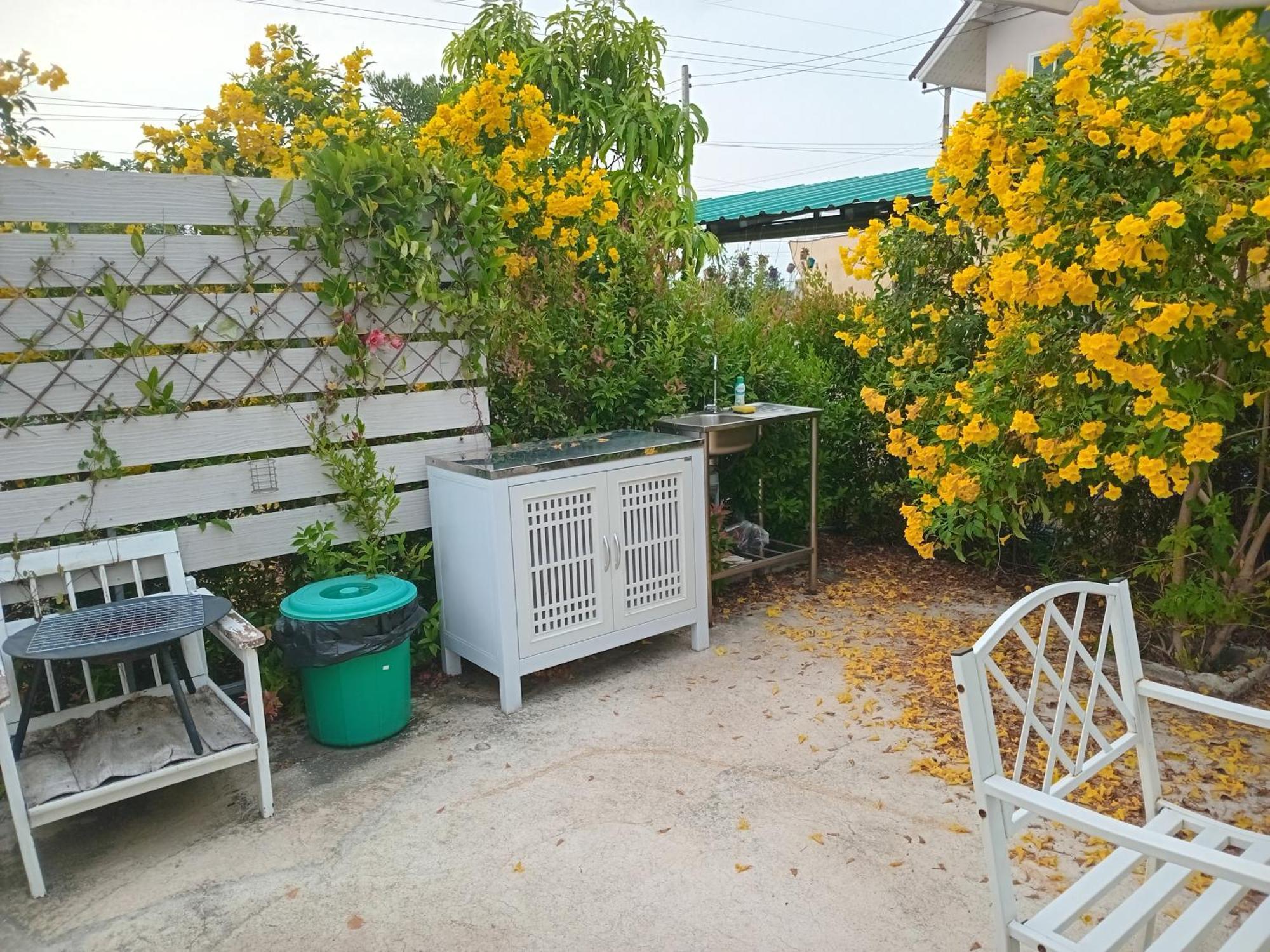 Apartment บ้านพักตากอากาศขนาดเล็ก ห่างชายหาดบางเก่า 800 เมตร #cottage