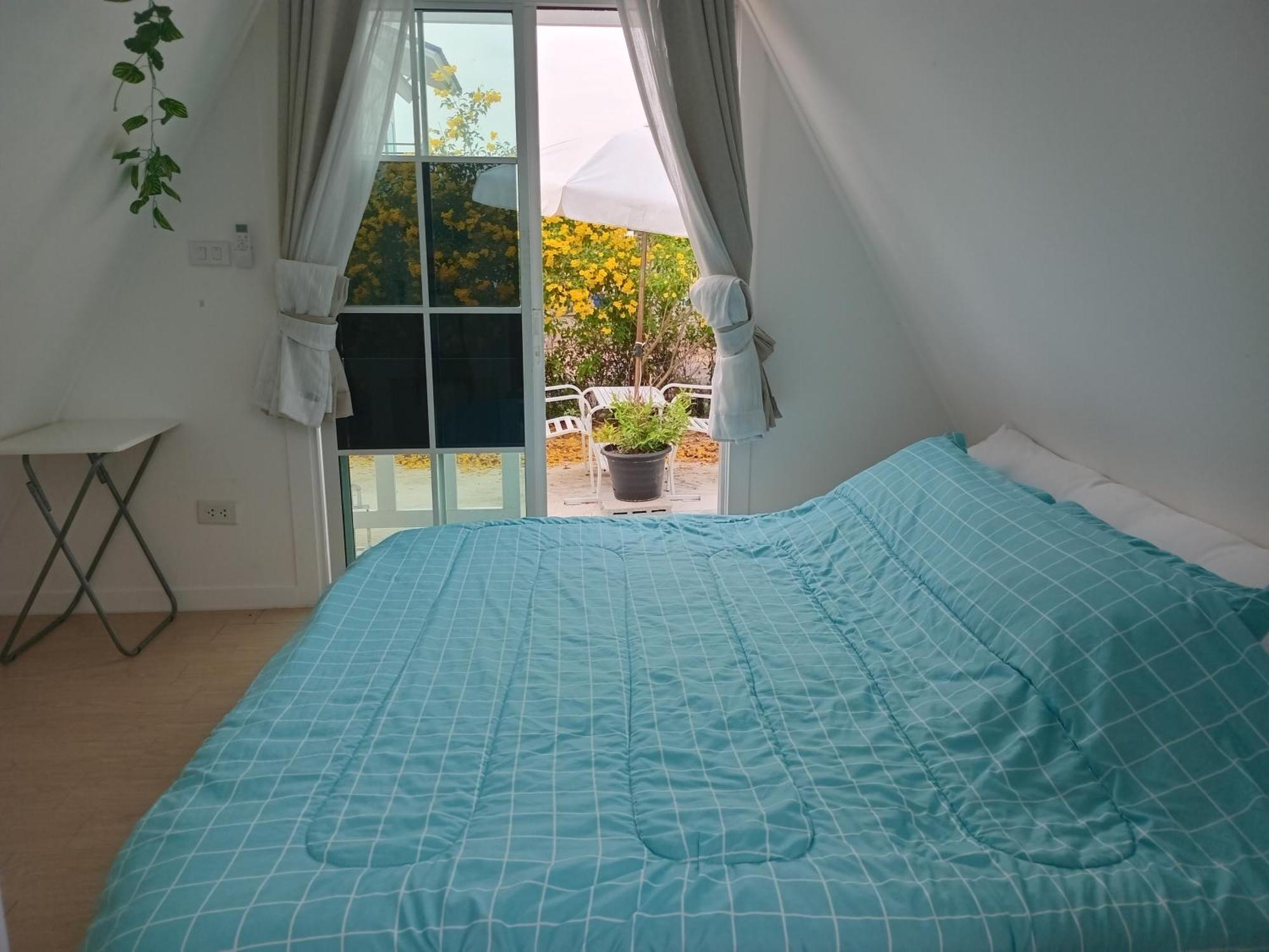 บ้านพักตากอากาศขนาดเล็ก ห่างชายหาดบางเก่า 800 เมตร #cottage Apartment *