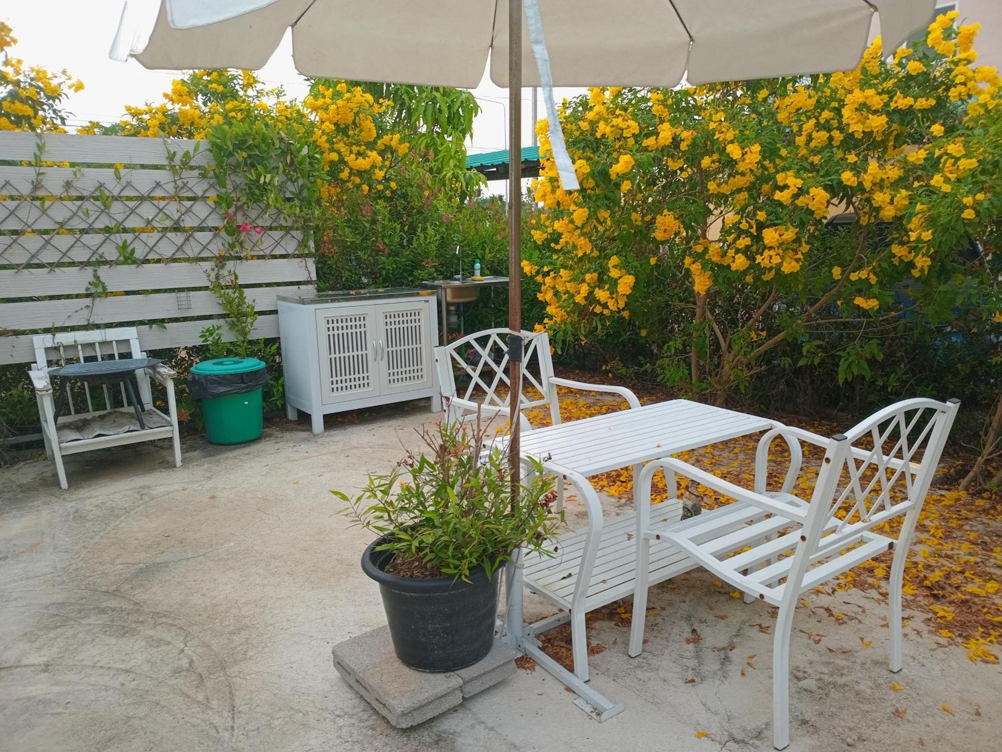 บ้านพักตากอากาศขนาดเล็ก ห่างชายหาดบางเก่า 800 เมตร #cottage Ban Bo Yai