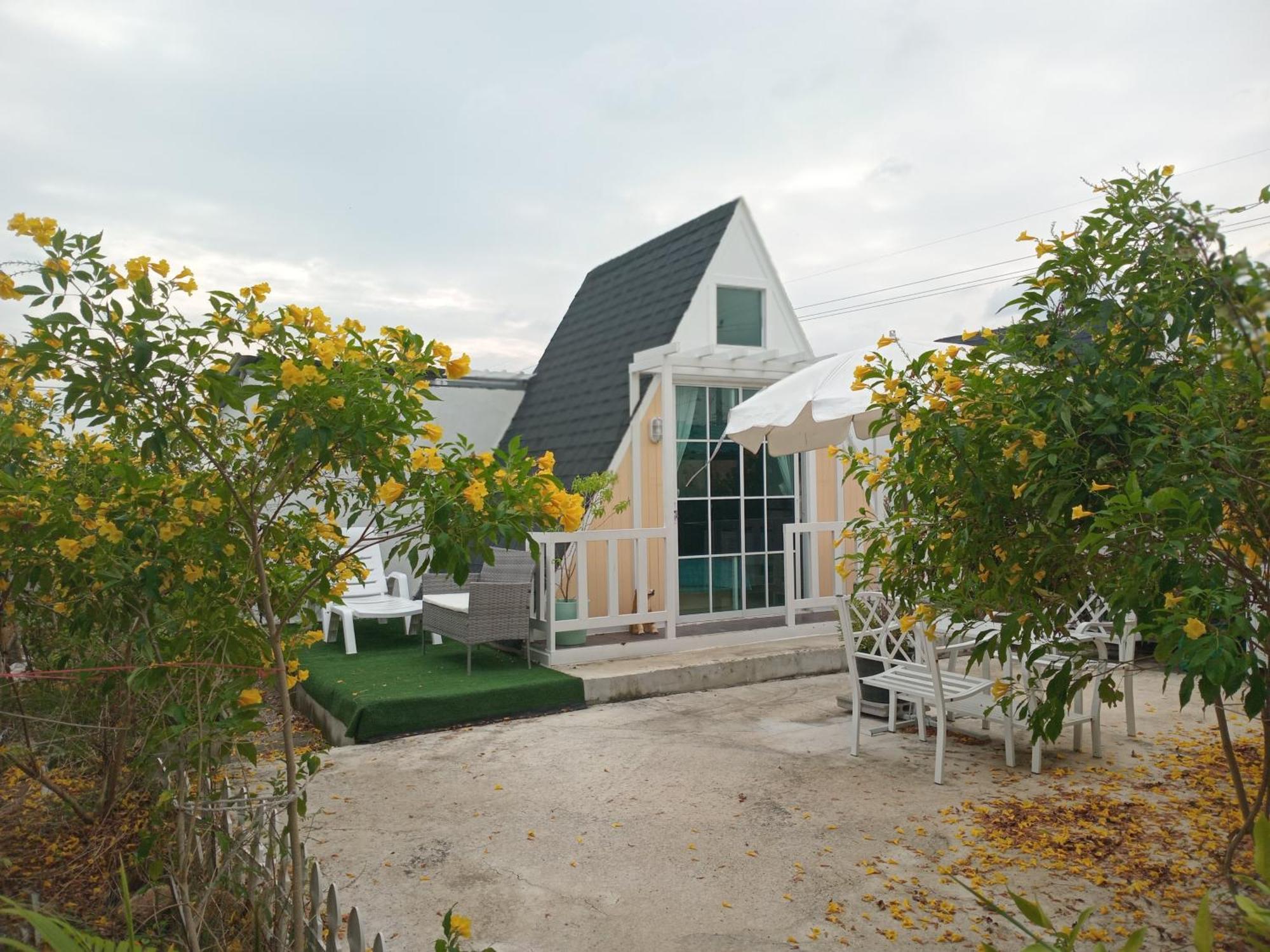 บ้านพักตากอากาศขนาดเล็ก ห่างชายหาดบางเก่า 800 เมตร #cottage * Ban Bo Yai